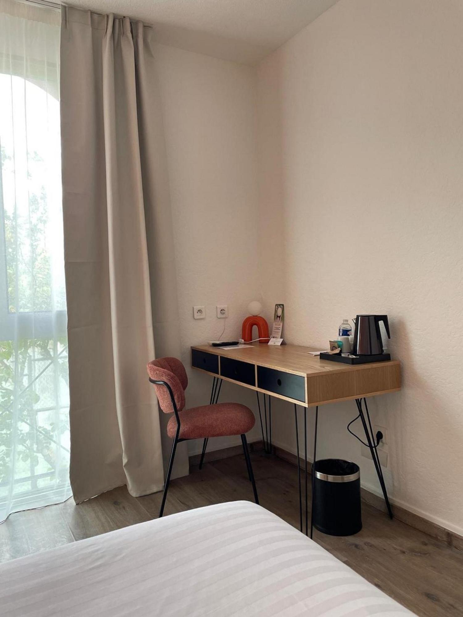 Chambre Lit Queen-Size Confort avec Canapé-Lit - Non-Fumeurs